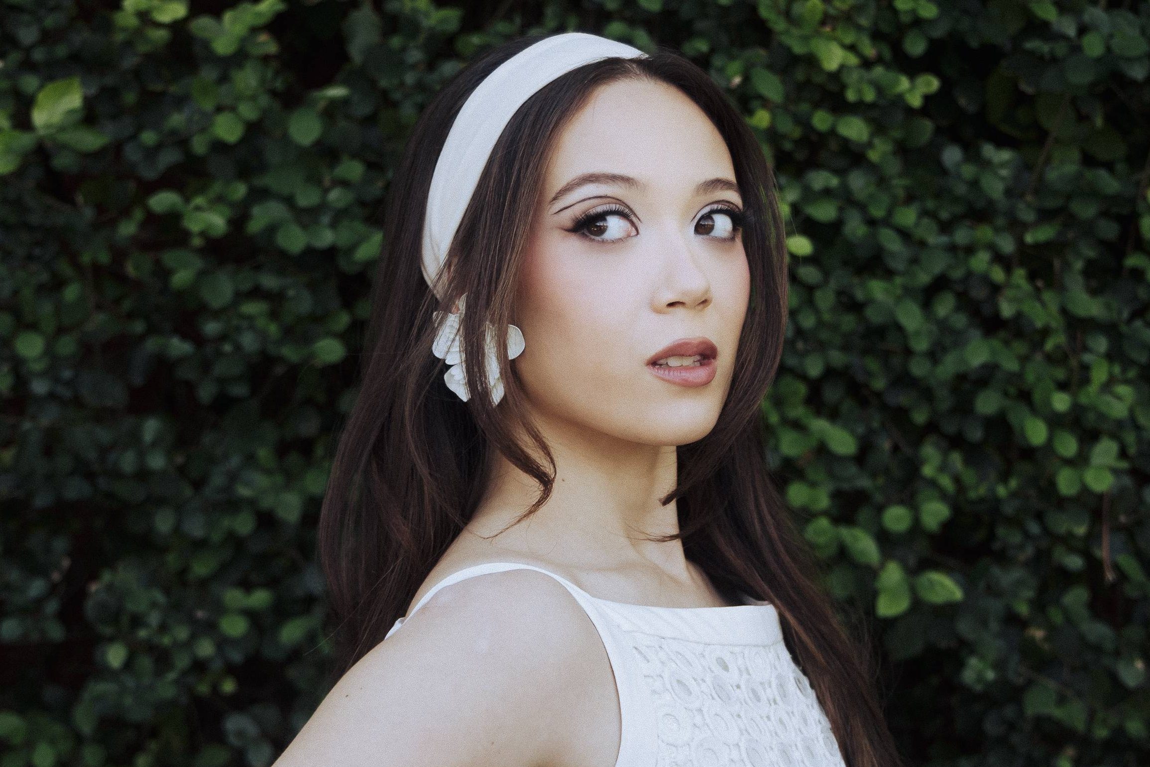 Icelandic Singer Laufey Signs With Interscope and Verve
