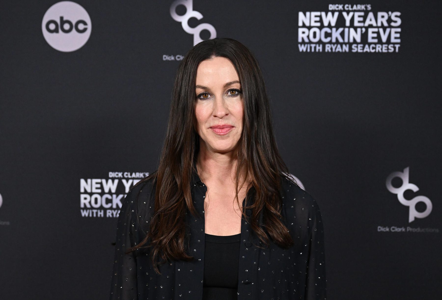 Alanis Morissette Sues Ex-Tour Manager for Fraud and Extortion in US