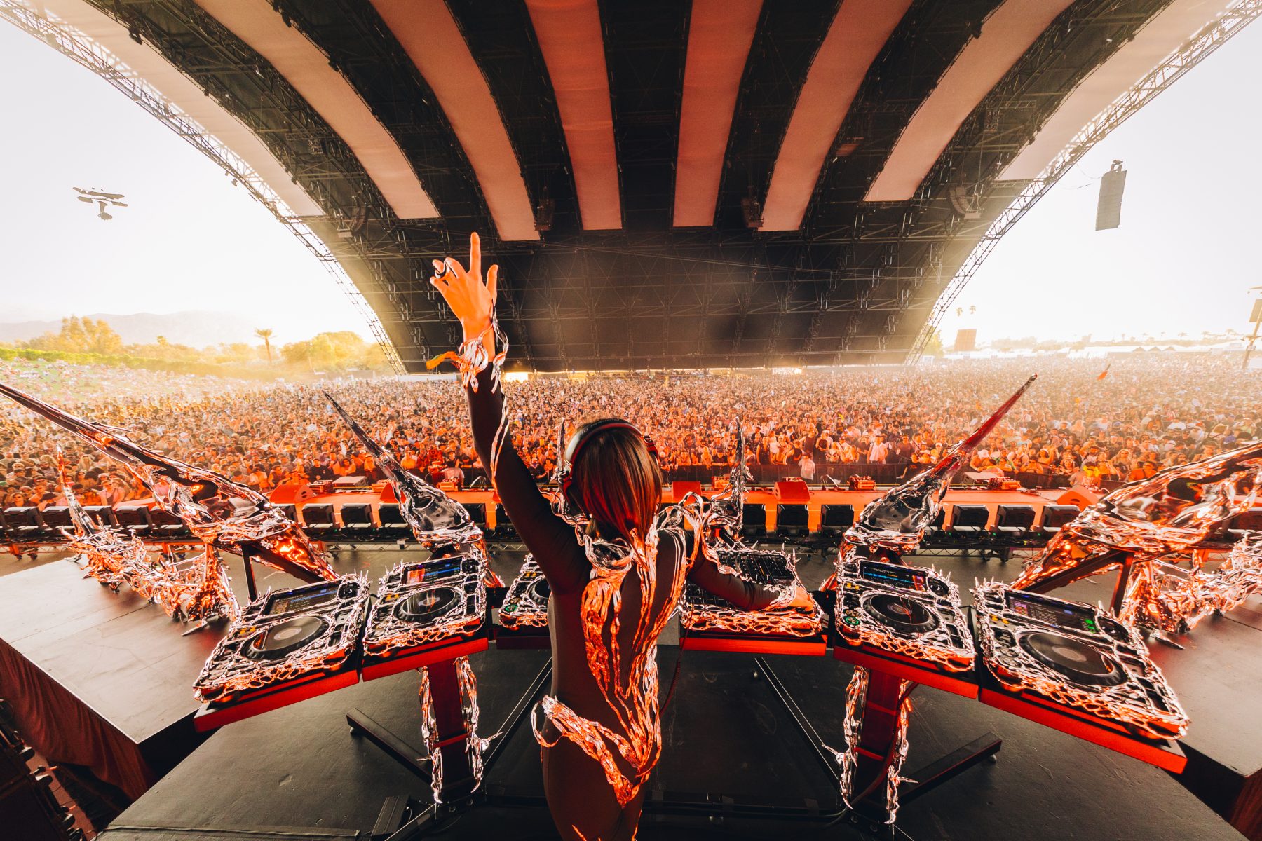 INDIO, CALIFORNIA - APRIL 11: (FOR EDITORIAL USE ONLY) Sara Landry performs at the Sahara Stage during day 1 of the 2025 Coachella Valley Music And Arts Festival on April 11, 2025 in Indio, California